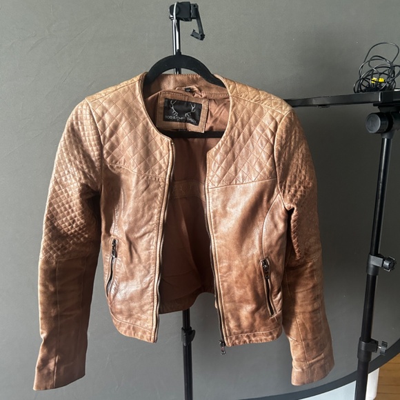 leather jacket - Picture 2 of 2